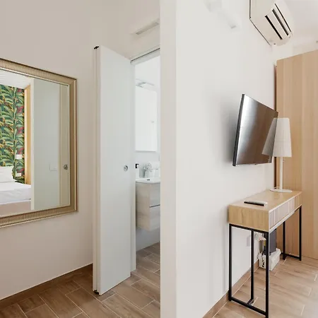 Guesthost - Forlanini M4 Modern With Balcony Διαμέρισμα *