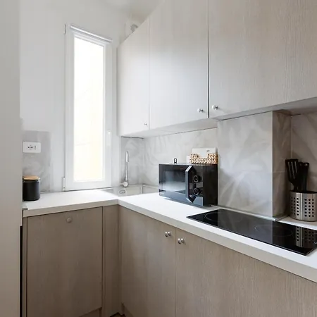 Lägenhet Guesthost - Forlanini M4 Modern With Balcony