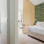 Guesthost - Forlanini M4 Modern With Balcony Διαμέρισμα *