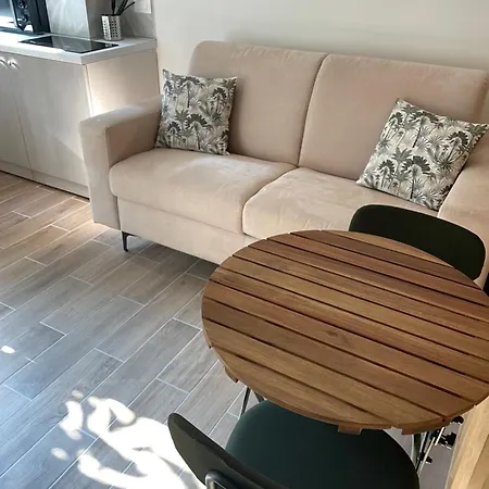 Guesthost - Forlanini M4 Modern With Balcony