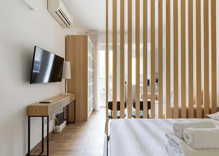 Guesthost - Forlanini M4 Modern With Balcony * Milano